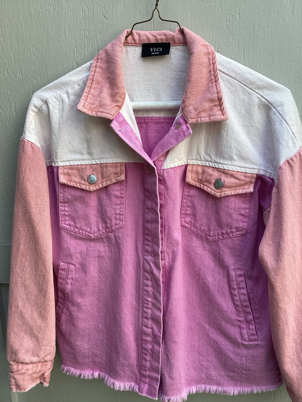 “VICI” Color-block  Denim Jacket. Denim. 100%. Cotton Size Small.